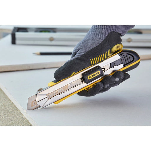 immagine-2-stanley-cutter-taglierino-coltello-18mm-taglierino-fatmax-1-10-481-ean-3253561104817