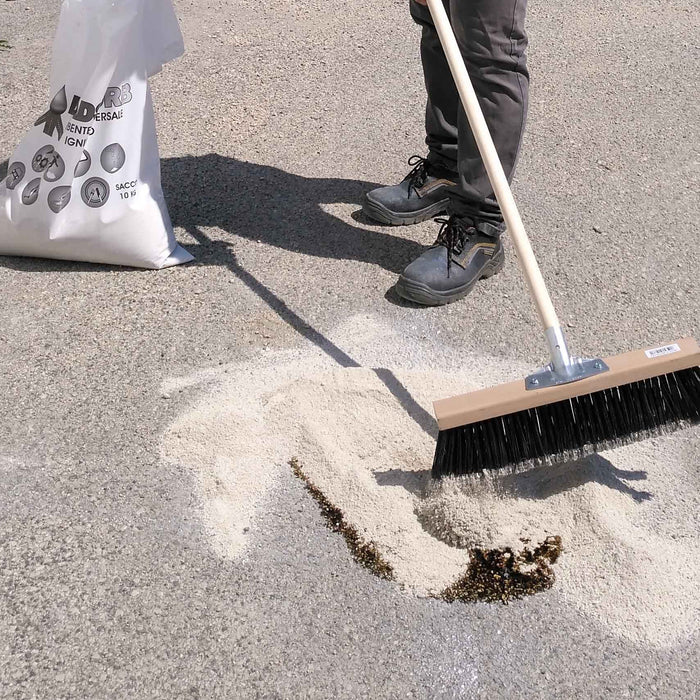 immagine-3-roadsorb-assorbente-minerale-neutralizzante-road-sorb-per-tutte-le-sostanze-liquide-e-oleose-10kg