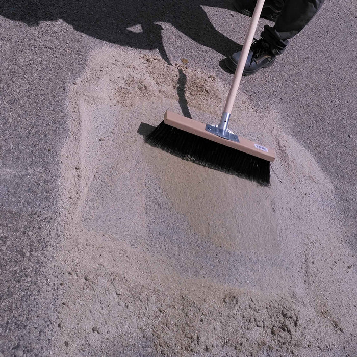 immagine-4-roadsorb-assorbente-minerale-neutralizzante-road-sorb-per-tutte-le-sostanze-liquide-e-oleose-10kg